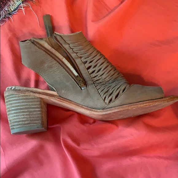 Women’s heels - Picture 3 of 3